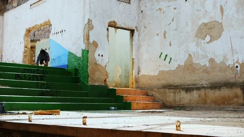 Young man performing parkour exercises inside the warehouse 스톡 동영상 117623265