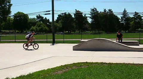 Young man performing a radical bmx jump at skatepark in slow motion 動画素材 40975559