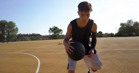 Young man playing basketball on outdoor court. Stock Footage 115594053