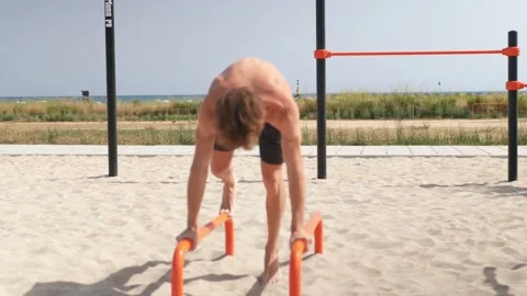 Young man practicing calisthenics on parallel bars. Stock-Footage 161431962