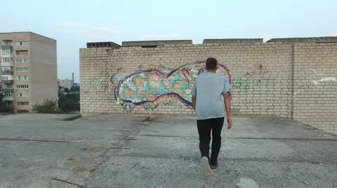 Young man practicing flips and jumps at the roof of building. Stock Footage 67315571