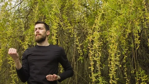 Young man practicing wing chun in the forest Video stock 80689590