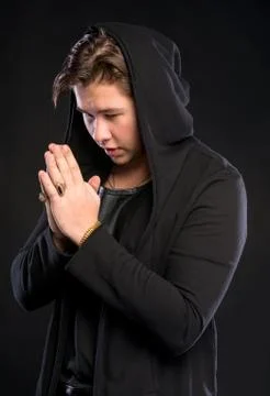 Young man praying 库存照片