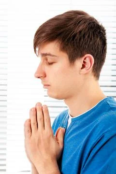 Young Man praying Foto stock