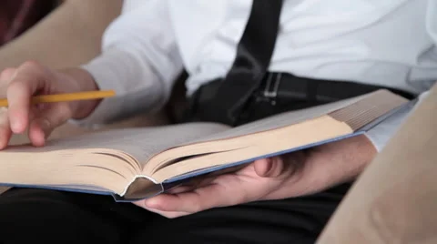 Young man prepares for study. VI. Vídeos de archivo 951801