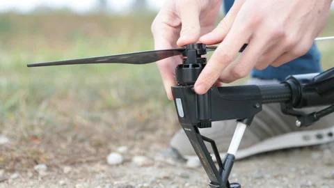 Young Man Preparing His Drone For Take Off Vídeo Stock 92089298