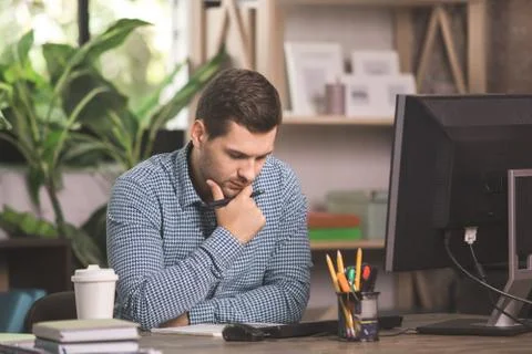 Young Man Programmer Computer Technology Work Concept Stock-Fotos