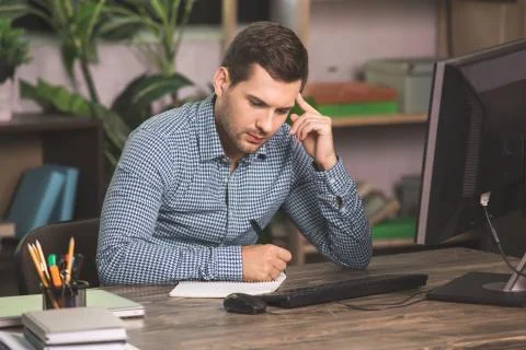 Young Man Programmer Computer Technology Work Concept Stock-Fotos