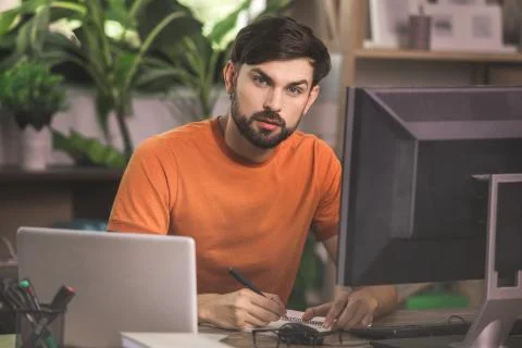 Young Man Programmer Computer Technology Work Concept Stock-Fotos