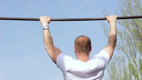 Young Man pulling up in the park. Close up. 스톡 동영상 75080965