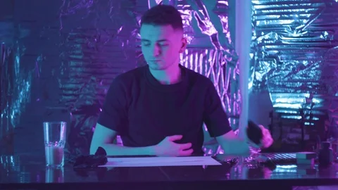 Young man puts on gloves, pulling them tightly on his hands Vidéo 123576017