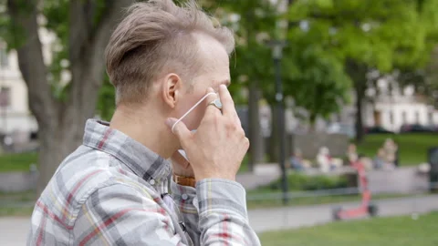 A young man putting on a face mask during coronavirus pandemic. Stock Footage 131284329