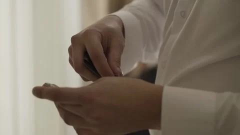 Young man putting a strap on his watch Vídeos de archivo 306147465