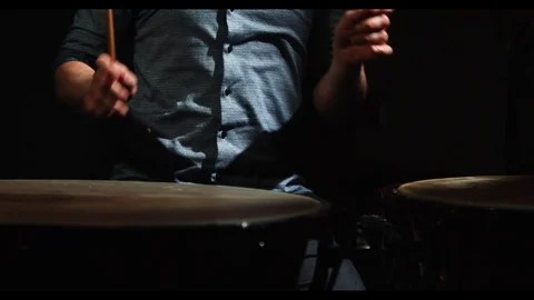 Young man rolling the drums Vídeos de archivo 108371317