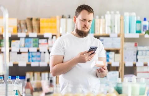 Young man scanning qr code of pills Stock-Fotos