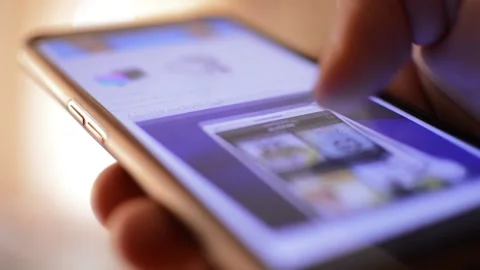 Young man scrollling items on the amazon ecommerce shopping app. Stock-Footage 209183591