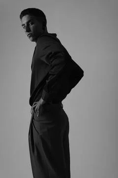 Young man with serious expression, looking at the camera. Black and white. Fotos de archivo