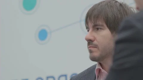 Young man standing and talking with his interlocutors. Mezhzhdunarodny economic  Stock Footage 64904506