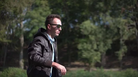 Young man with sunglasses 库存影片 70132834