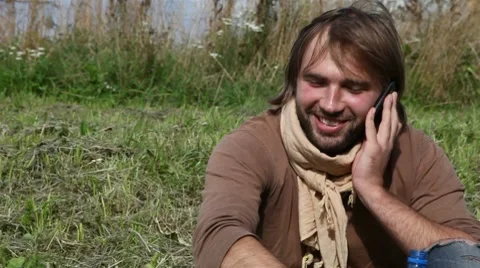 Young man talking on a cell phone 스톡 동영상 8564455