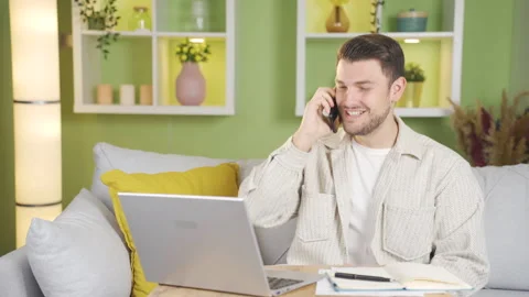The young man talking on the phone continues his work when his speech is finish. 스톡 동영상 232225035