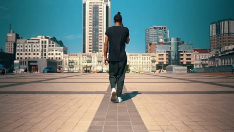 Young man talking by phone on the run outdoors Video stock 138796960