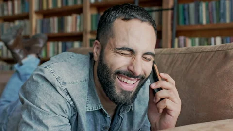 Young Man Talking To Someone On Cell Phone. Vídeos de archivo 140224410