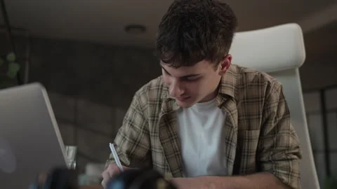 Young man technology blogger prepare for new video for new gadget Stock Footage 292563980