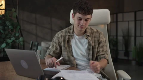Young man technology blogger prepare for new video for new gadget Stock Footage 292564104