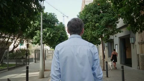 Young man tourist using smartphone close-up, businessman writing message in Stock-Footage 285647591