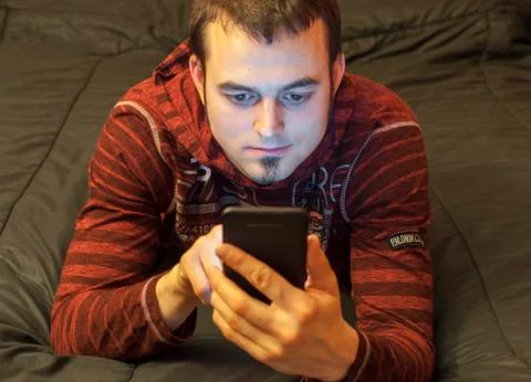 Young man using his cellphone Stock-Fotos