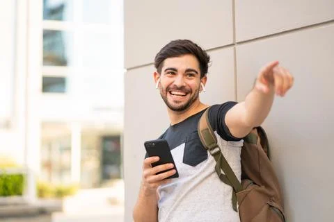 Young man using his mobile phone outdoors. Foto stock