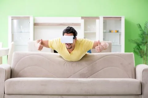 Young man with virtual reality goggles Stock-Fotos