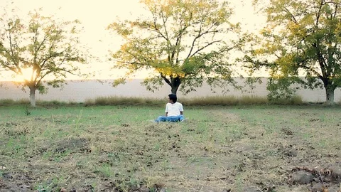 Young Man Waking Up On Grassland 動画素材 88829102