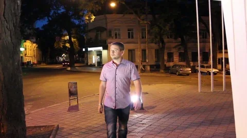 Young man walking in city 動画素材 82721797