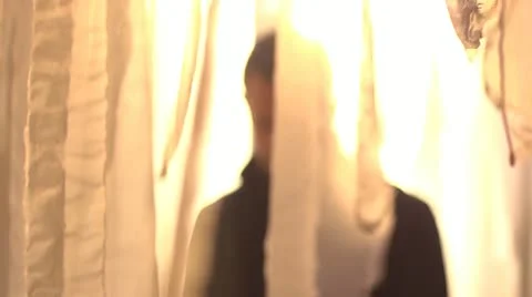 Young man walking Vídeo Stock 12689018