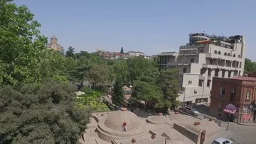 A young man walking in old Tbilisi an looking around Stock Footage 85919663