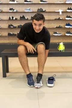 Young man walking in the store Foto stock
