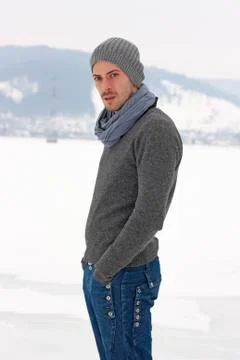 Young man in winte Foto stock