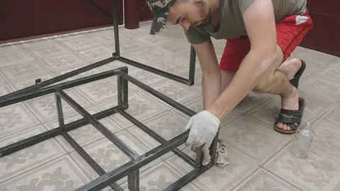 Young man in work uniform and gloves wipes the metal frame Vidéo 145395146