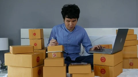 Young man working and using laptop computer to selling product online Stock-Footage 130105564