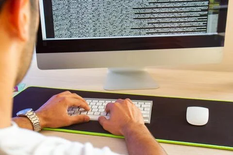 Young man working on computer in office Stockfoto's