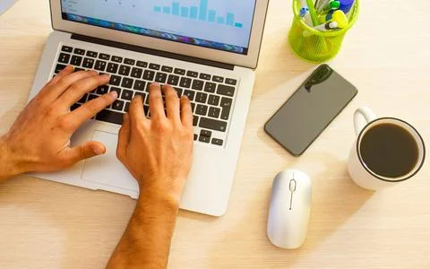 Young man working on computer in office Stockfoto's
