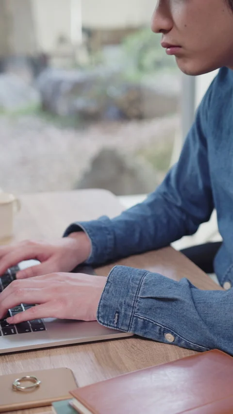 Young man working on laptop 스톡 동영상 161920588