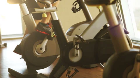 Young man working out on the exercise bike in the fitness center Vidéo 51631391