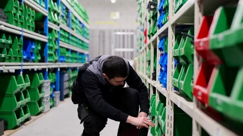 Young man working in a storehouse 스톡 동영상 261617095