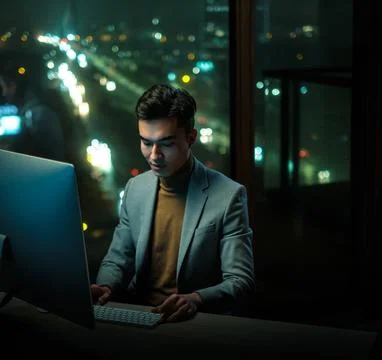 Young Manager Complete Report on Computer Fotos Stock