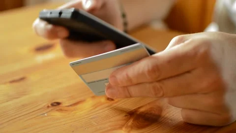 Young man's hand using credit card for pay on amazon shopping app. Stock-Footage 219467098