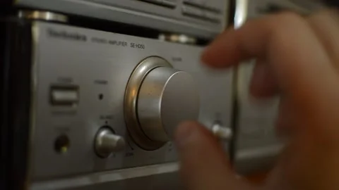 Young man's hand using vintage old fashioned radio for music technology. 스톡 동영상 211662239