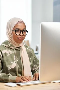 Young modern IT support manager or programmer sitting in front of computer Stockfoto's